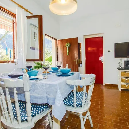 In Zrnovnica Casa de Férias Žrnovnica