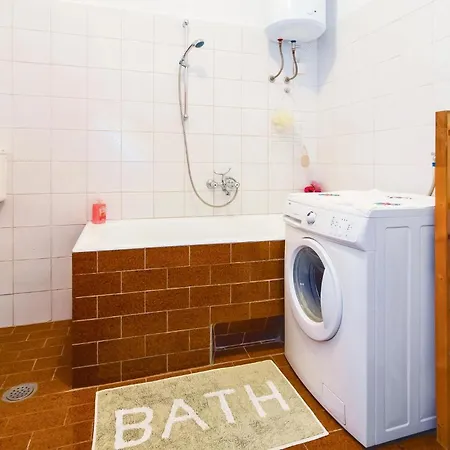 In Zrnovnica Casa de Férias