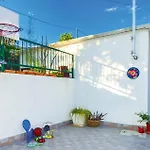 بيت للعطل Pet Friendly In Žrnovnica