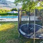 بيت للعطل Pet Friendly In *