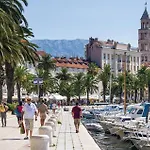 بيت للعطل Pet Friendly In *