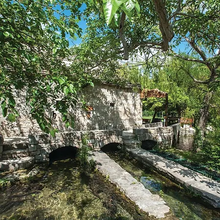 In Zrnovnica Feriehus Žrnovnica