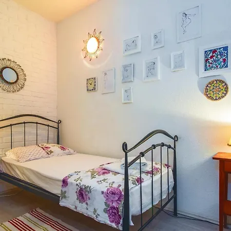 Feriehus Pet Friendly In Žrnovnica