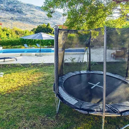 بيت للعطل 2 Bedroom Cozy In Zrnovnica *