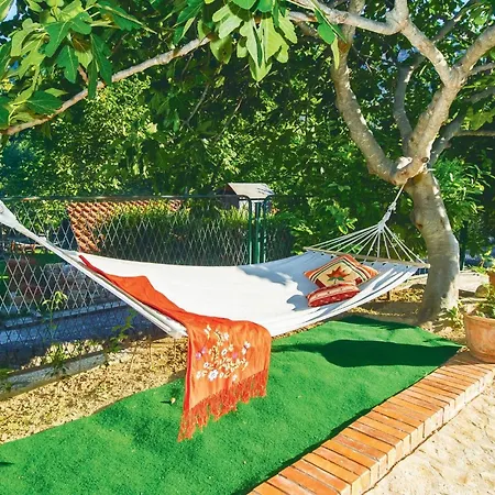 بيت للعطل 2 Bedroom Cozy In Zrnovnica